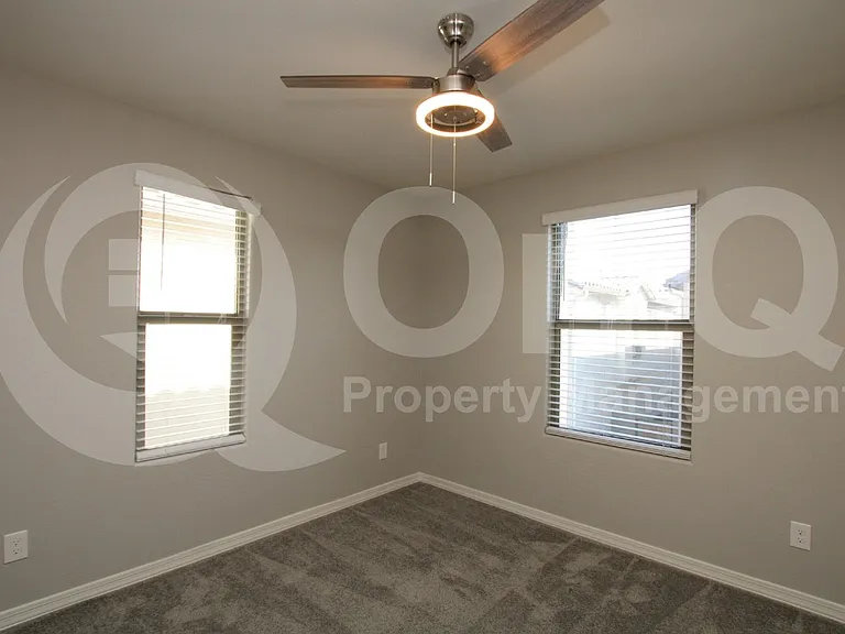 5742 W Raymond St — Photo 11