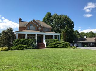 9674 Ridge View Dr, Marshall, VA 20115