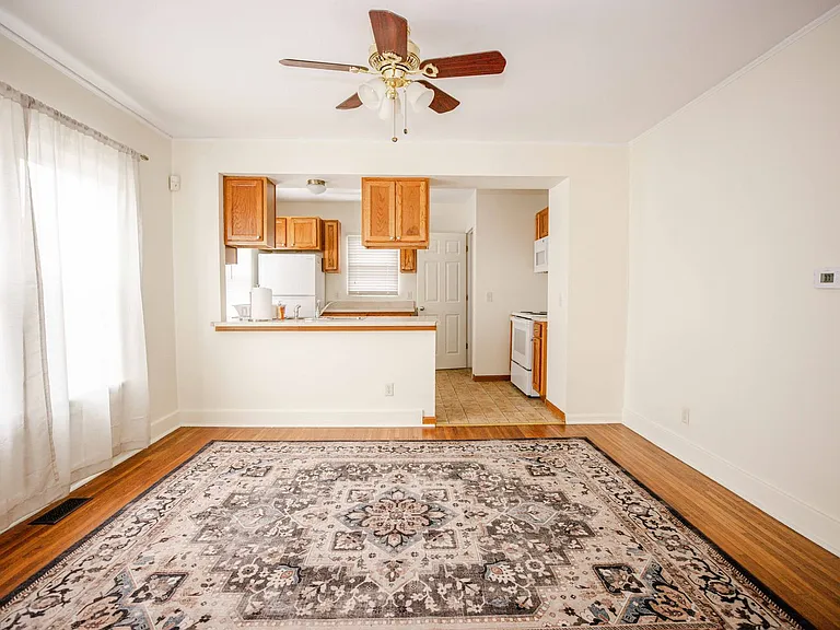 1554 Oak St #203 — Photo 9