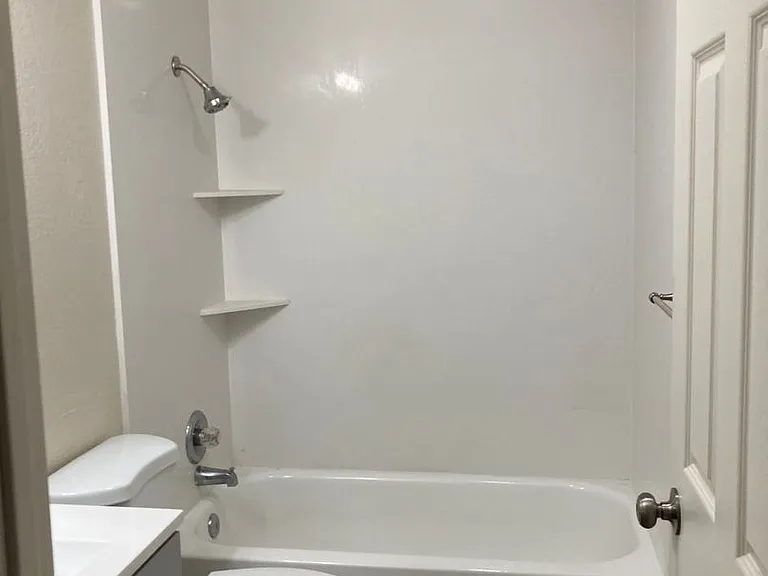 Yosemite Avenue Apartments — Photo 5