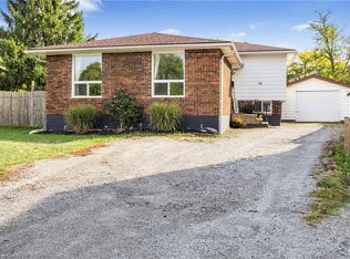 16 Roxborough Ct, Saint Catharines, ON L2M 6E3