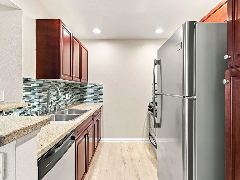 21550 Burbank Blvd #312 — Photo 4