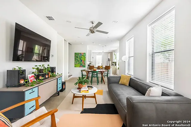 808 E Carson St #101 — Photo 3