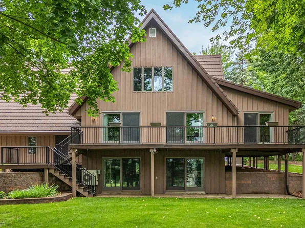 63 Crestview Dr, Hortonville, WI 54944