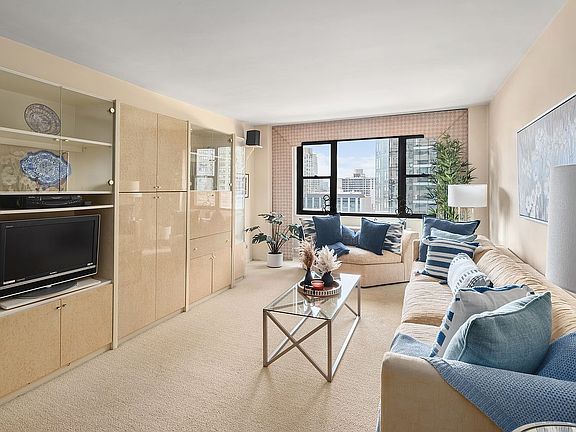 2nd image of 165 W 66th St APT 14G