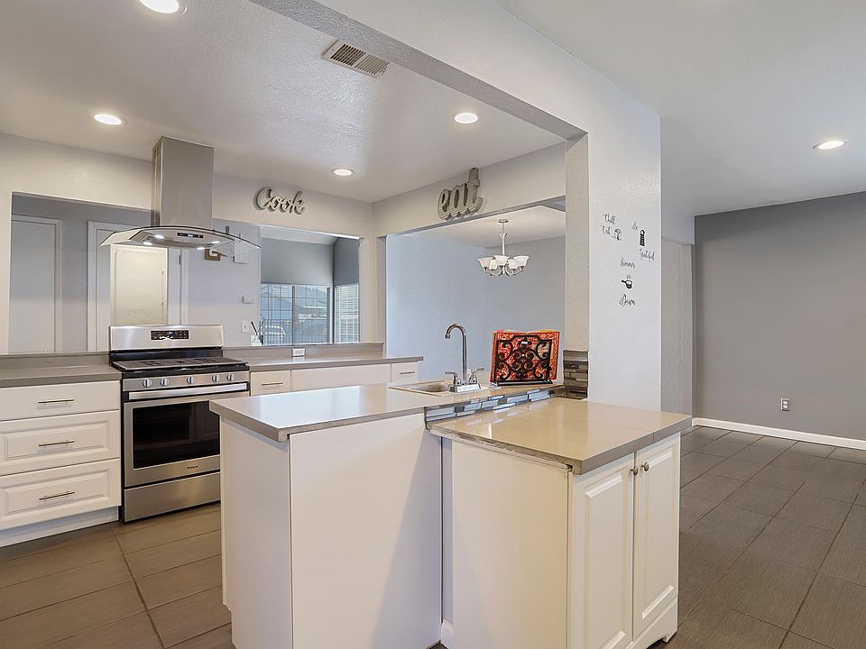 1st image of 50 Oakwood Ct