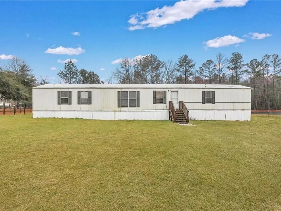 3 Pine Rd