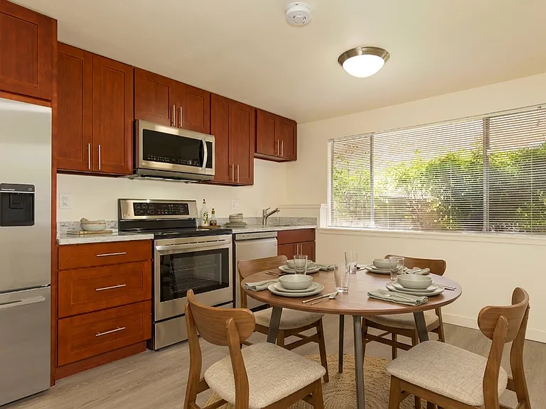 Phinney 12 Apartments — Photo 39