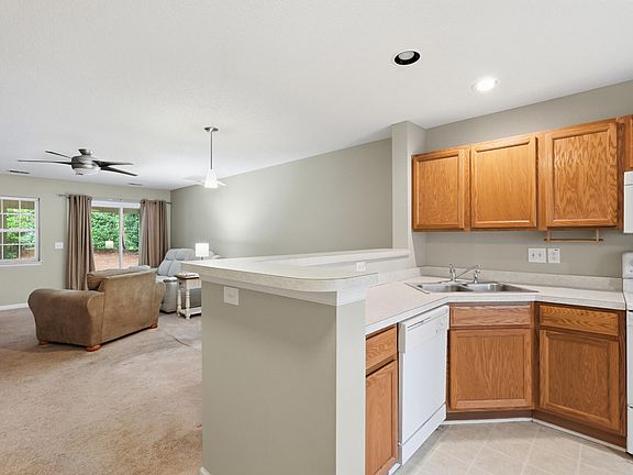 3rd image of 903 Elm Hall Cir