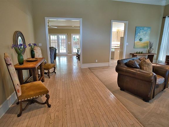 4th image of 2816 Mayfair Ln