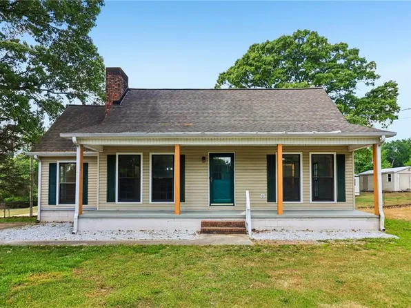 556 Hitchcock Rd, Dallas, GA 30157