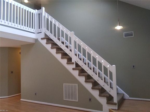 5th image of 213 Amesbury Ln