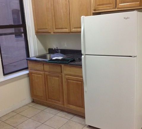 2nd image of 2567 35th St #2