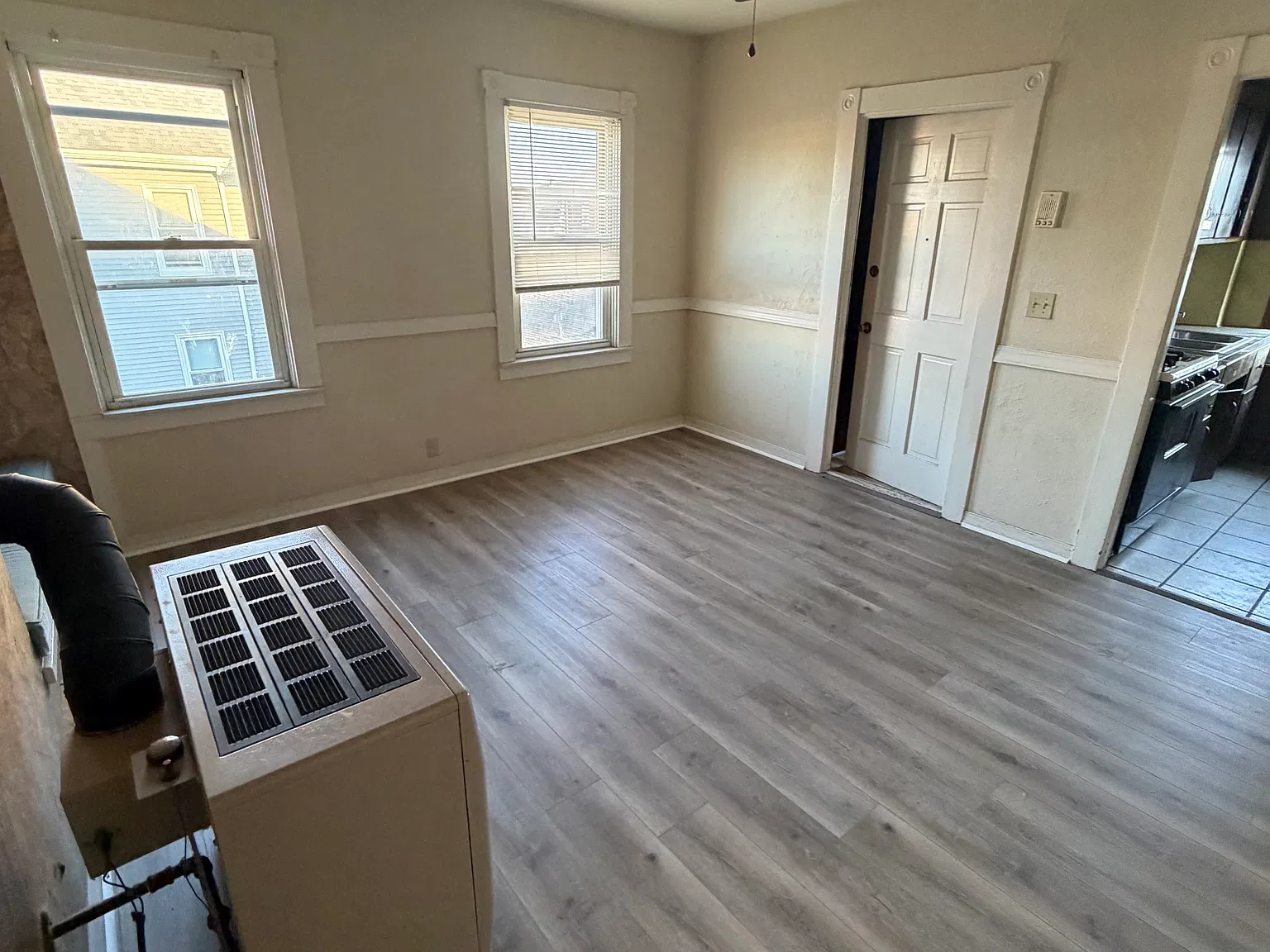 3 bed, 1000 sqft, $2,000 — Photo 4
