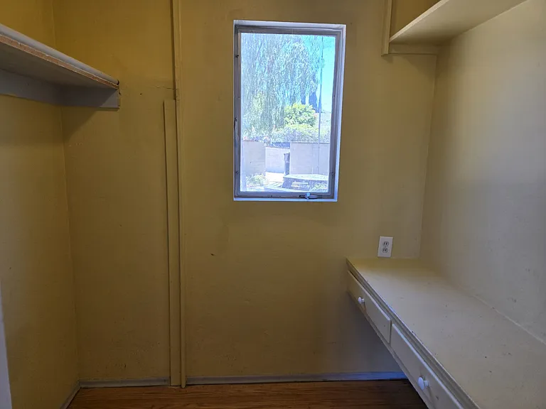 4971 Cresita Dr — Photo 20