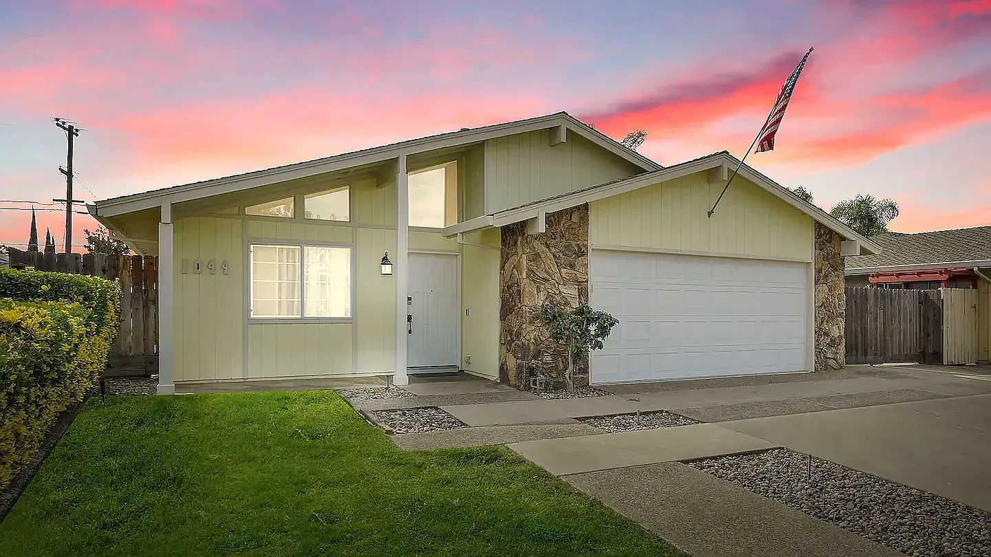 1044 E Edison St — Photo 1