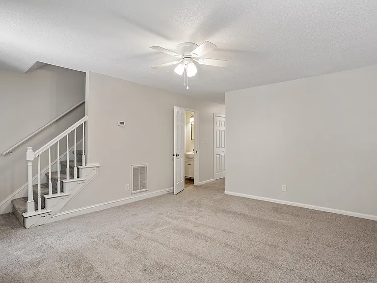 516 Caprice Ct — Photo 17