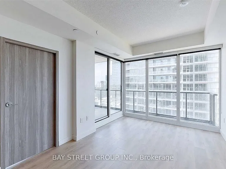 95 McMahon Dr #1212 — Photo 4