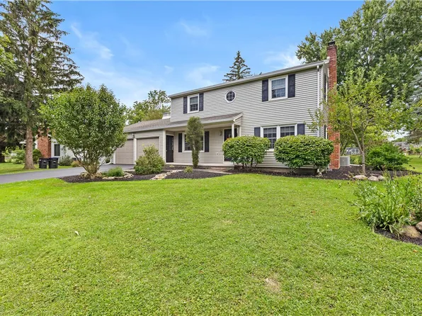 31 Deerfield Dr, Canandaigua, NY 14424