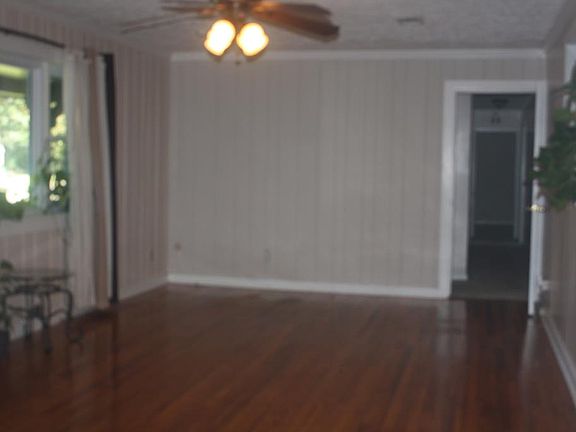 3rd image of 155 Roseland Dr