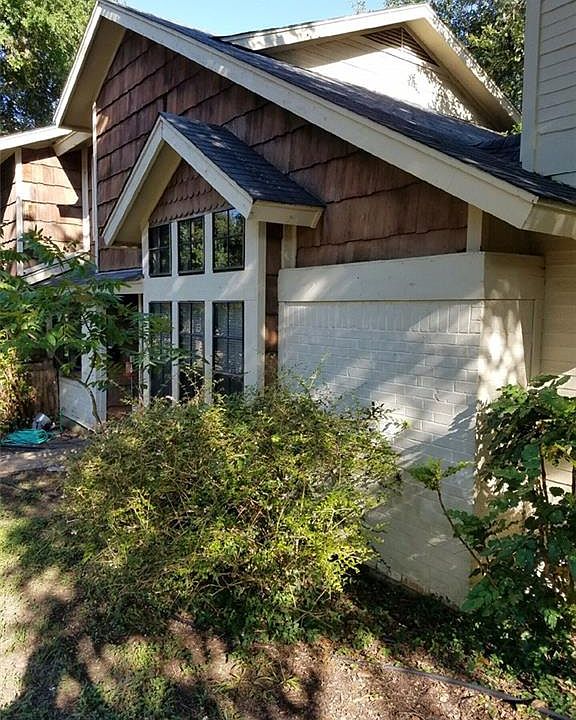 2nd image of 403 Quarry St