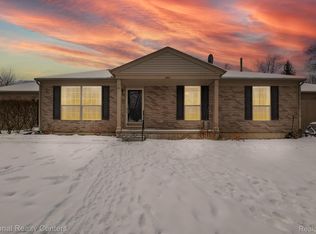 240 Pine Tree Ridge Dr UNIT 2, Waterford, MI 48327