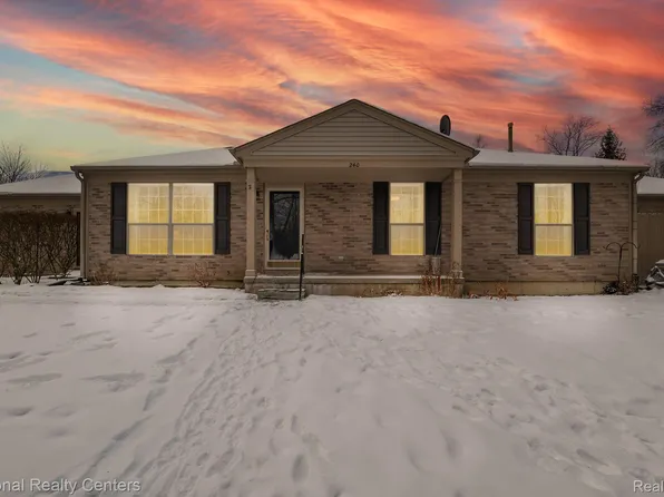 240 Pine Tree Ridge Dr Unit 2, Waterford, MI 48327