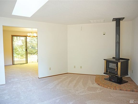 2nd image of 6216 Winnwood Loop SE