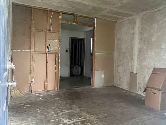 3rd image of 2339 Dahlgreen Ave
