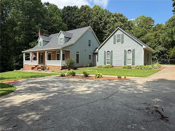 3rd image of 1915 S Union Grove Rd