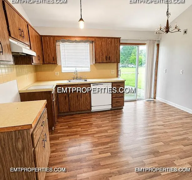 3024 Meister Rd — Photo 6