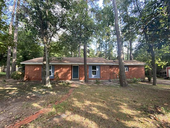 Welcome home to 104 Navajo Rd.