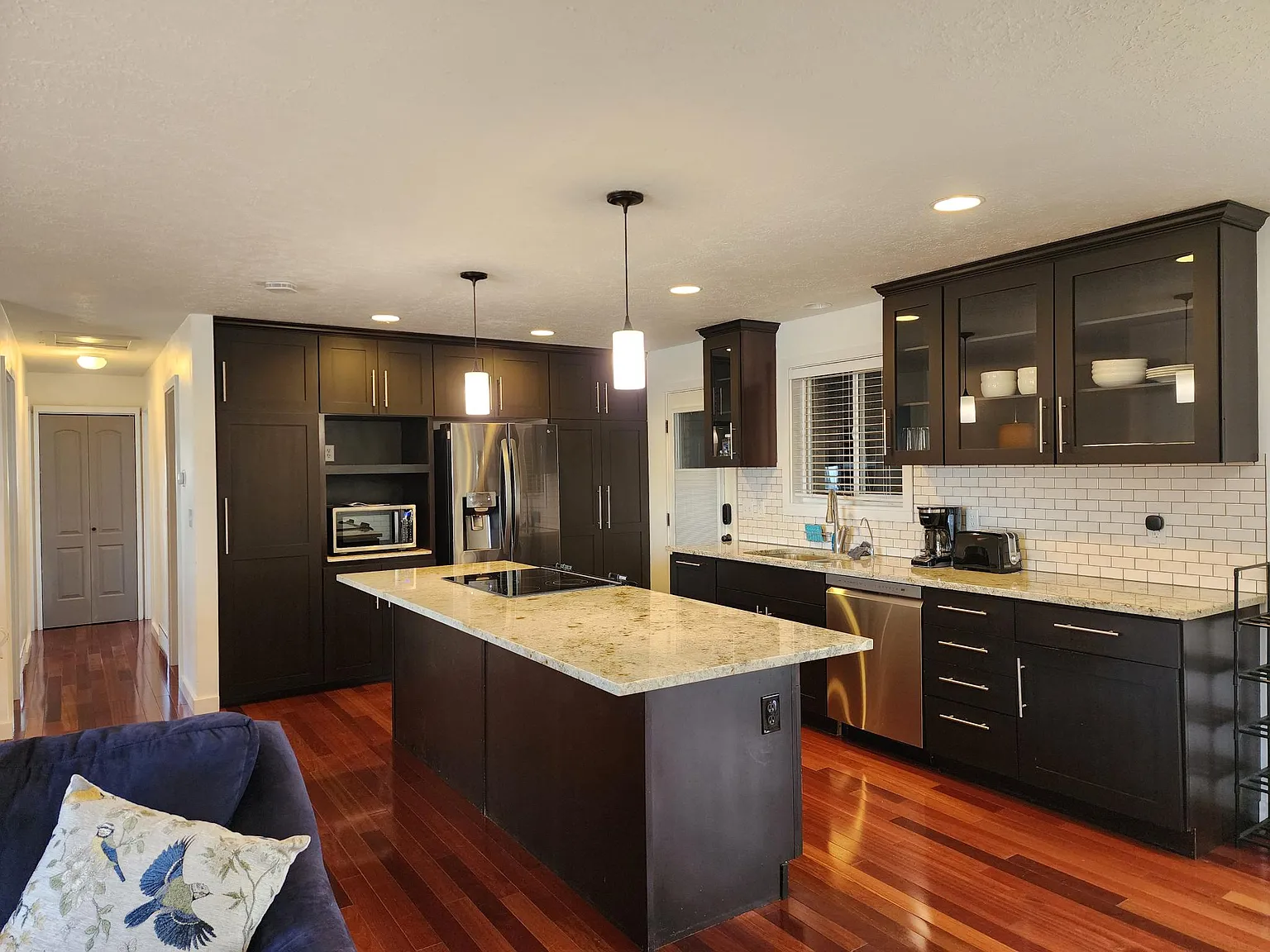 3 bed, 1200 sqft, $2,400 — Photo 4