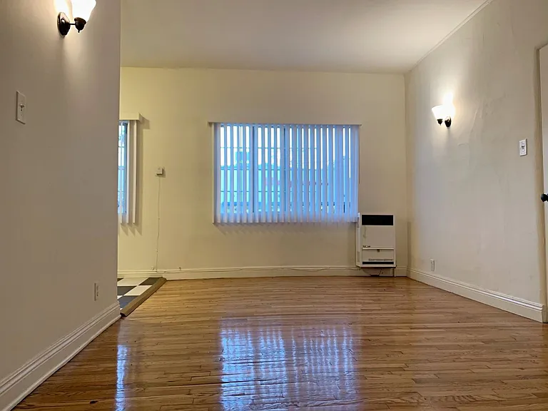 654 S Dunsmuir Ave — Photo 9