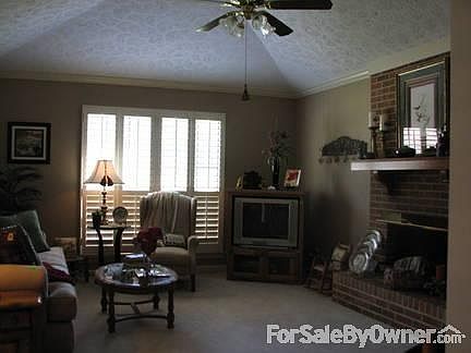 2nd image of 3845 Elm Ave