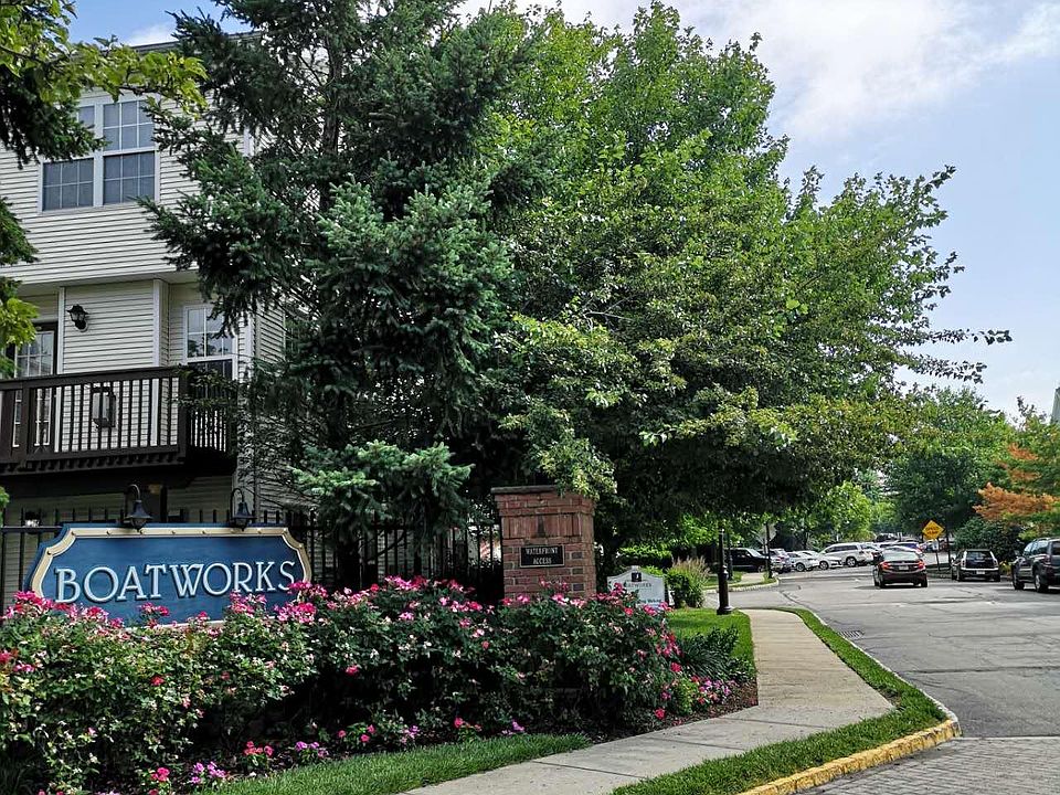 1st image of 13 Marina Dr