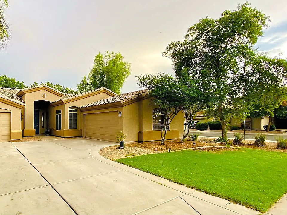 1st image of 325 W Montego Dr