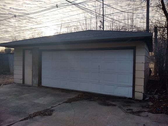 3rd image of 1234 Balmoral Ave