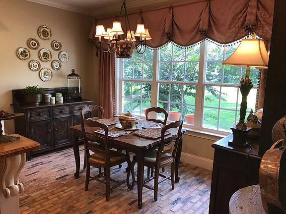 4th image of 74 Laurel Pine Ln