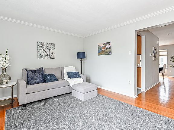 3rd image of 302 Elm Ct