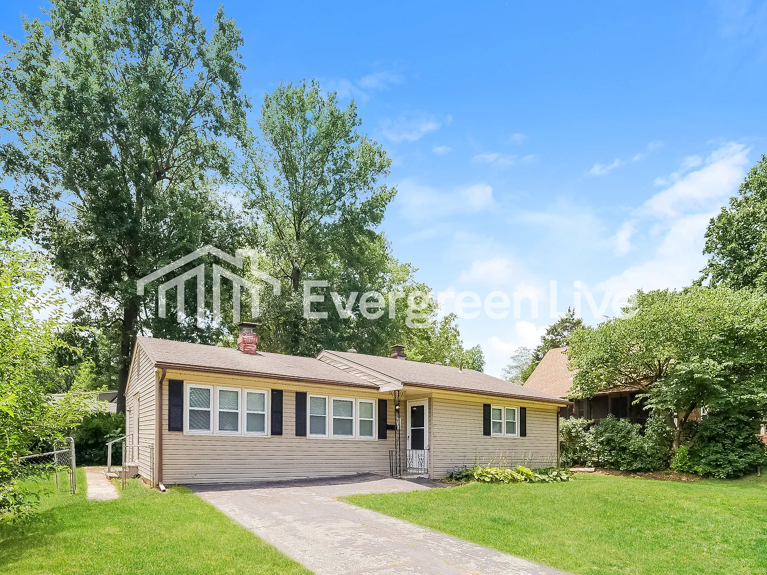 3 bed, 1.0 bath, 1288 sqft, $1,345 — Photo 2