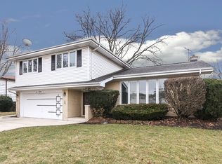 604 S Carol Ln, Mount Prospect, IL 60056