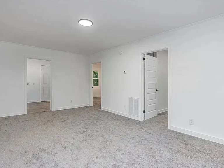 312 Pineneedle Rd — Photo 4