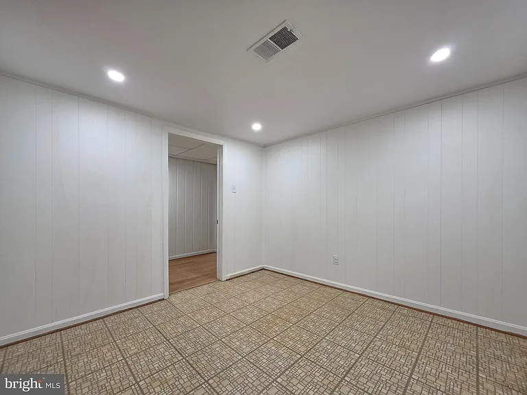 5921 Arlington Blvd — Photo 25