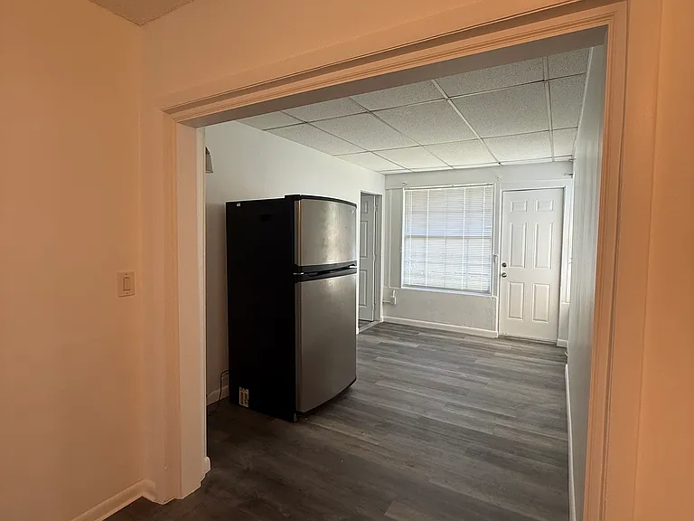 904 Seneca St — Photo 4