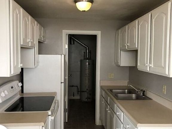 2nd image of 113-117 Van Horne Ave #115