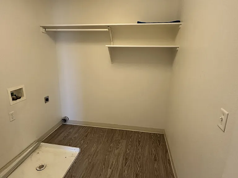 120 Davis Ave #202 — Photo 16