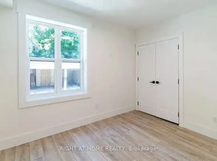 129 Kenilworth Ave #1A, Toronto, ON M4L 3S7