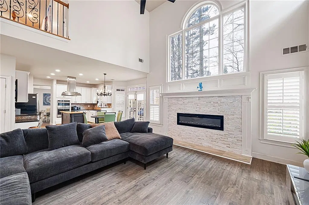 4 bed, 2.5 bath, 2649 sqft, $4,995 — Photo 1