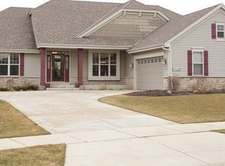 3826 E Hazelbranch Ln, Oak Creek, WI 53154